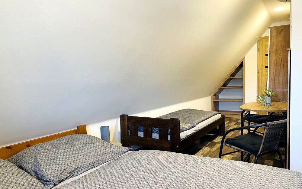 Podkrovní třílůžkové pokoje